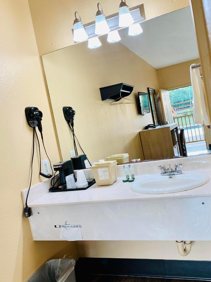 Rusk Weston Inn & Suites المظهر الخارجي الصورة